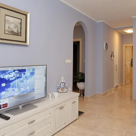 Apartcomplex Esteban נסבר